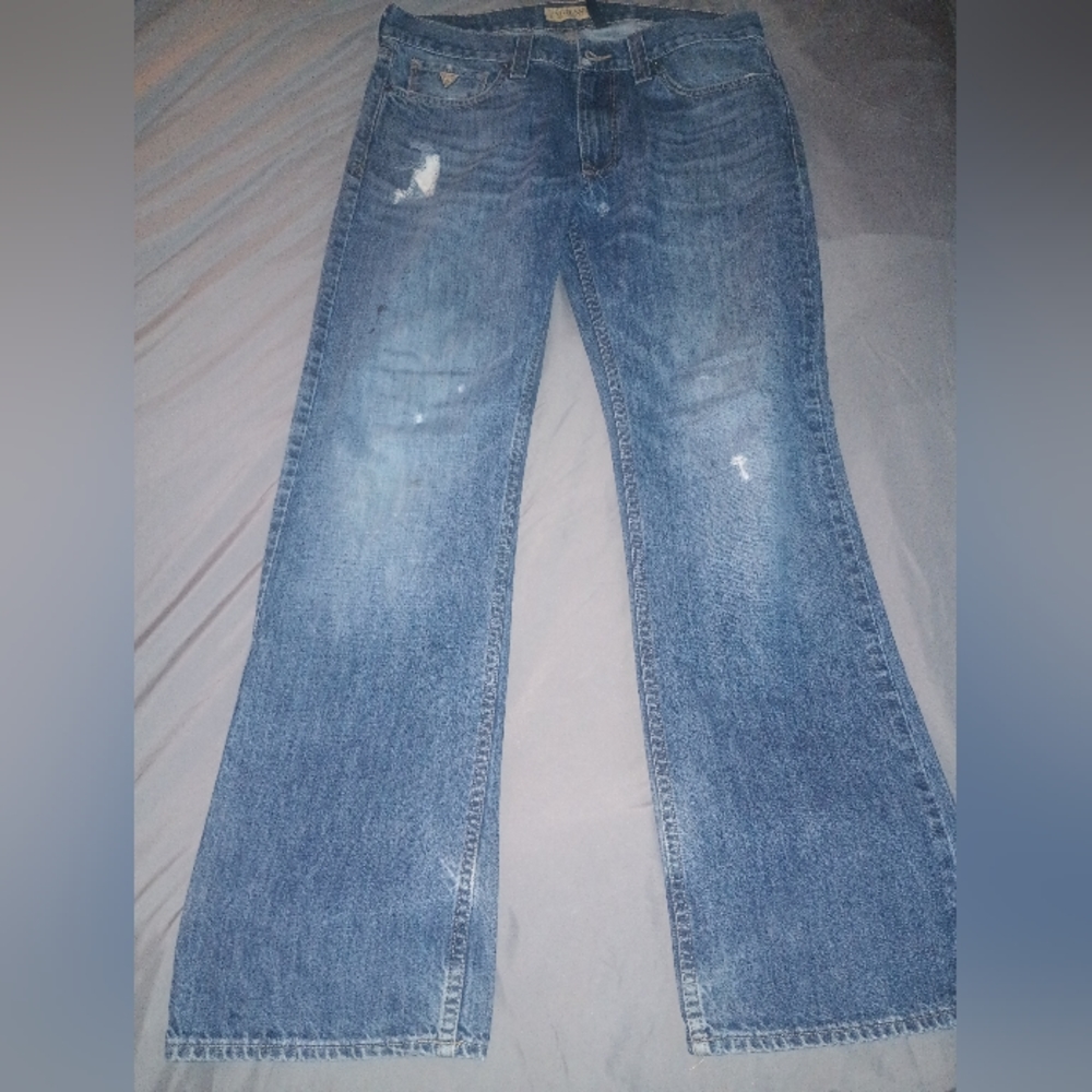 Guess men's 34x32 relaxed fit, faded and torn jeans